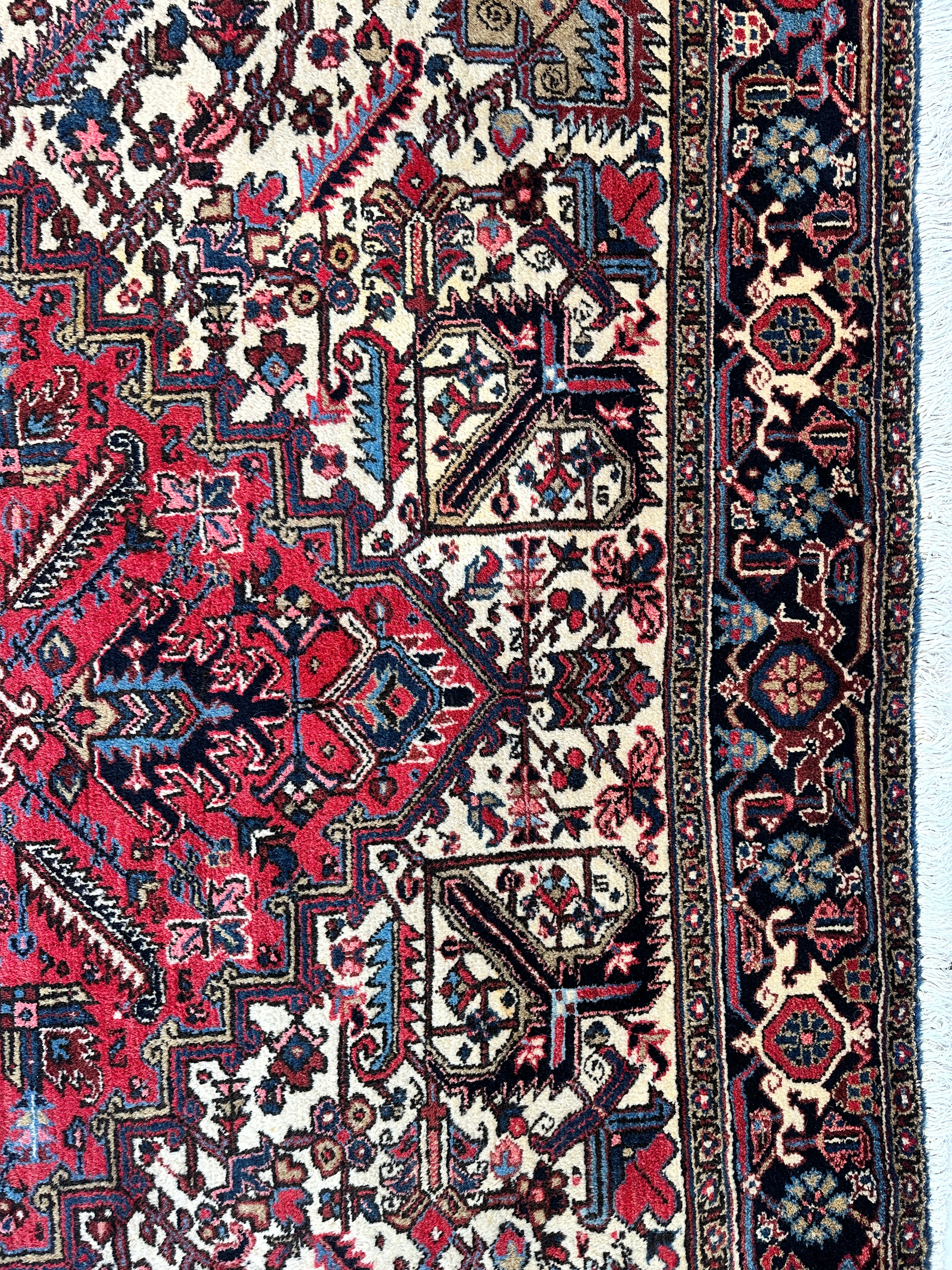 Hand-Knotted Persian Heriz Wool Rug – 9’ x 12’ – Geometric Medallion Design