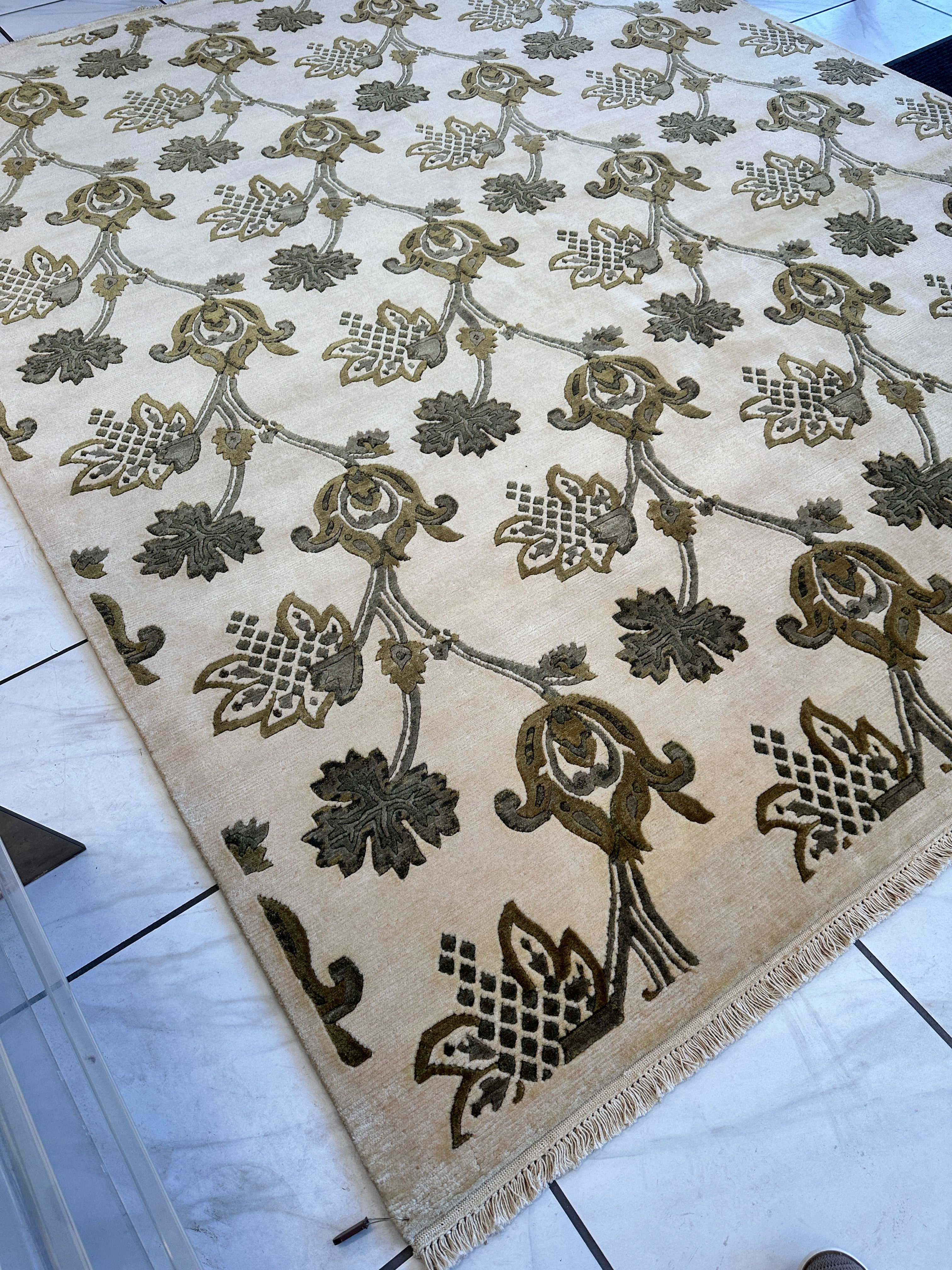 Hand-Knotted Indian Rug - 7'11" x 9'9" - Wool - Floral Pattern - Elegant Beige and Green Design