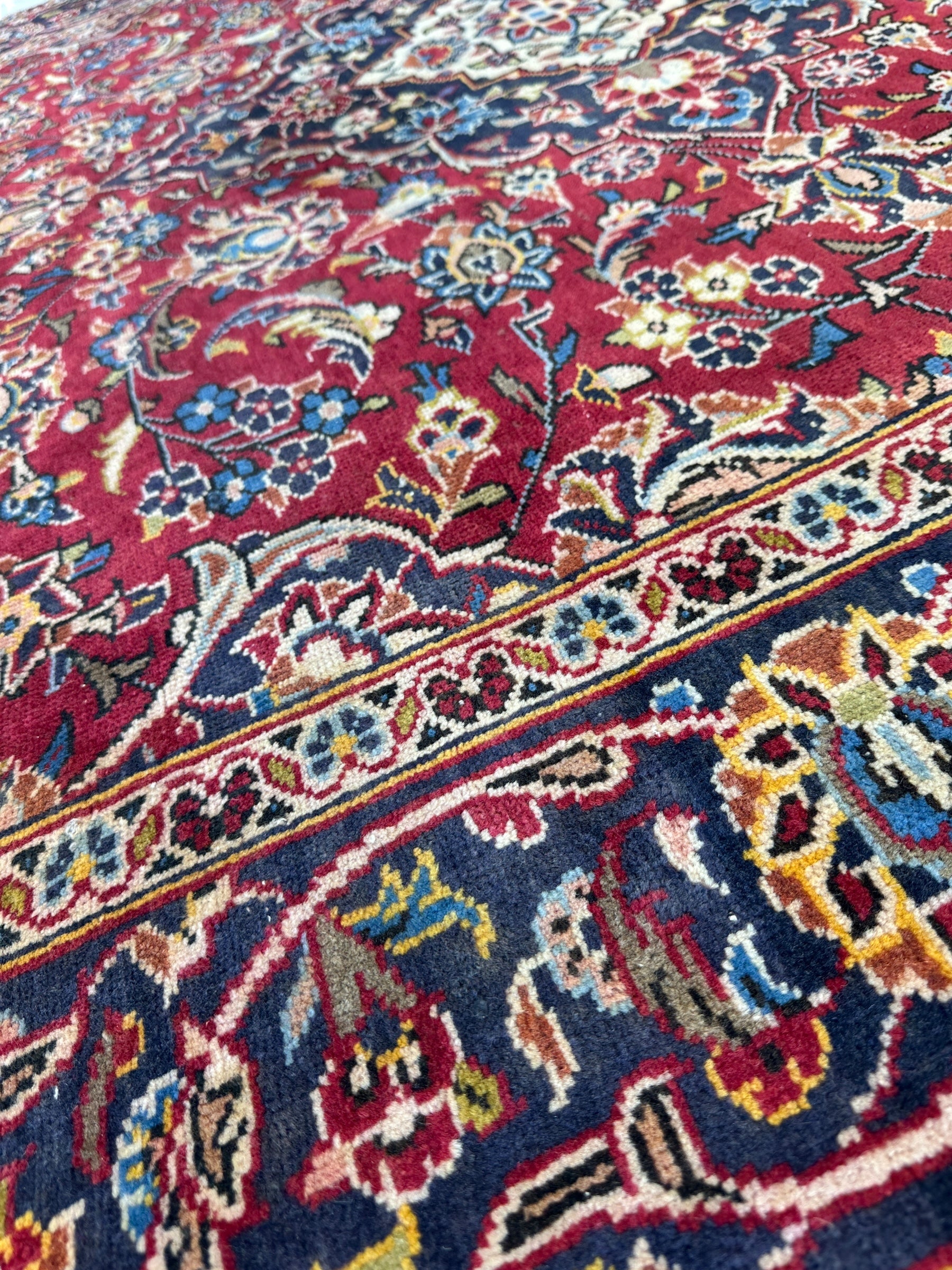 Vintage Hand-Knotted Persian Kashan Wool Rug – 1950s – 6'3" x 9'5"