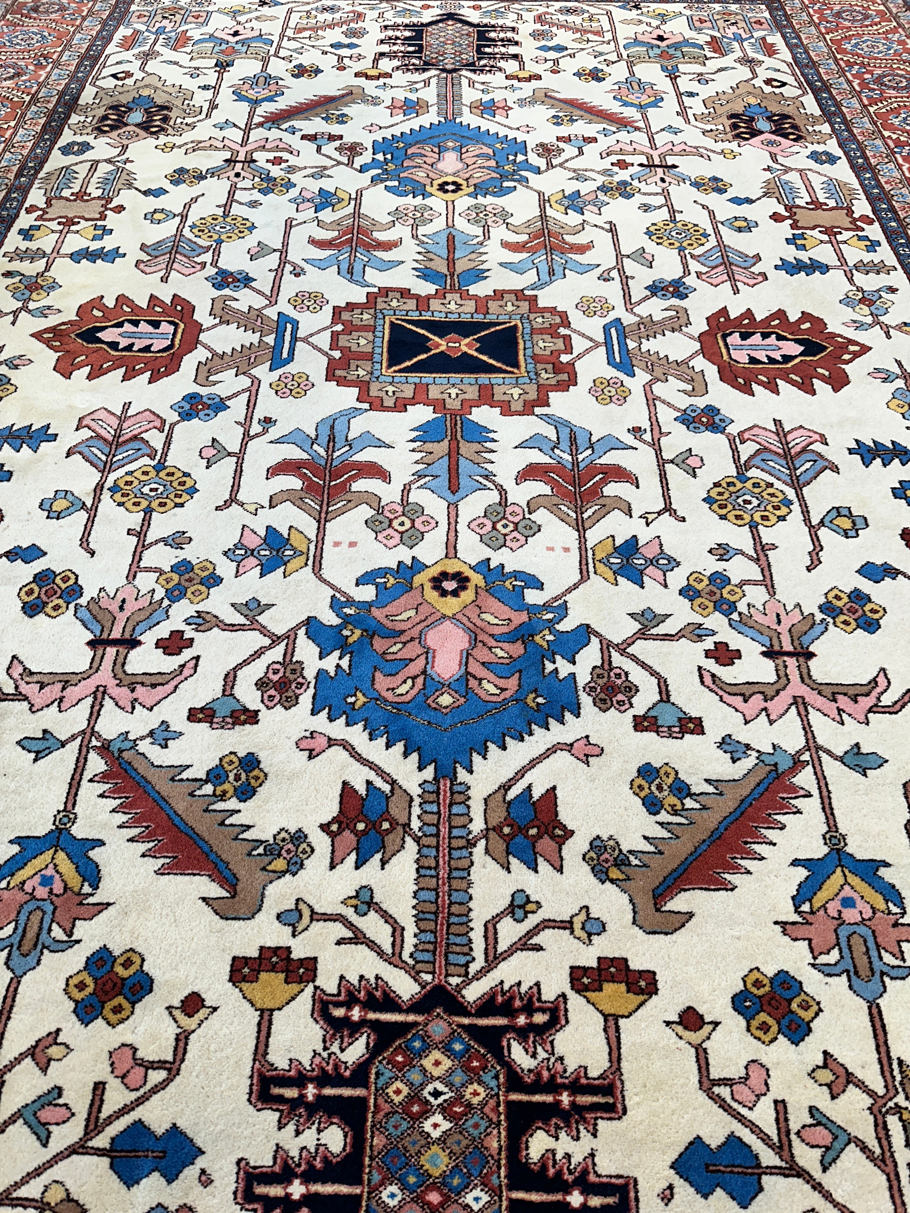 Hand-Knotted Vintage Afghani Serapi Wool Rug – 10'10" x 15'10" – Elegant Traditional Area Rug