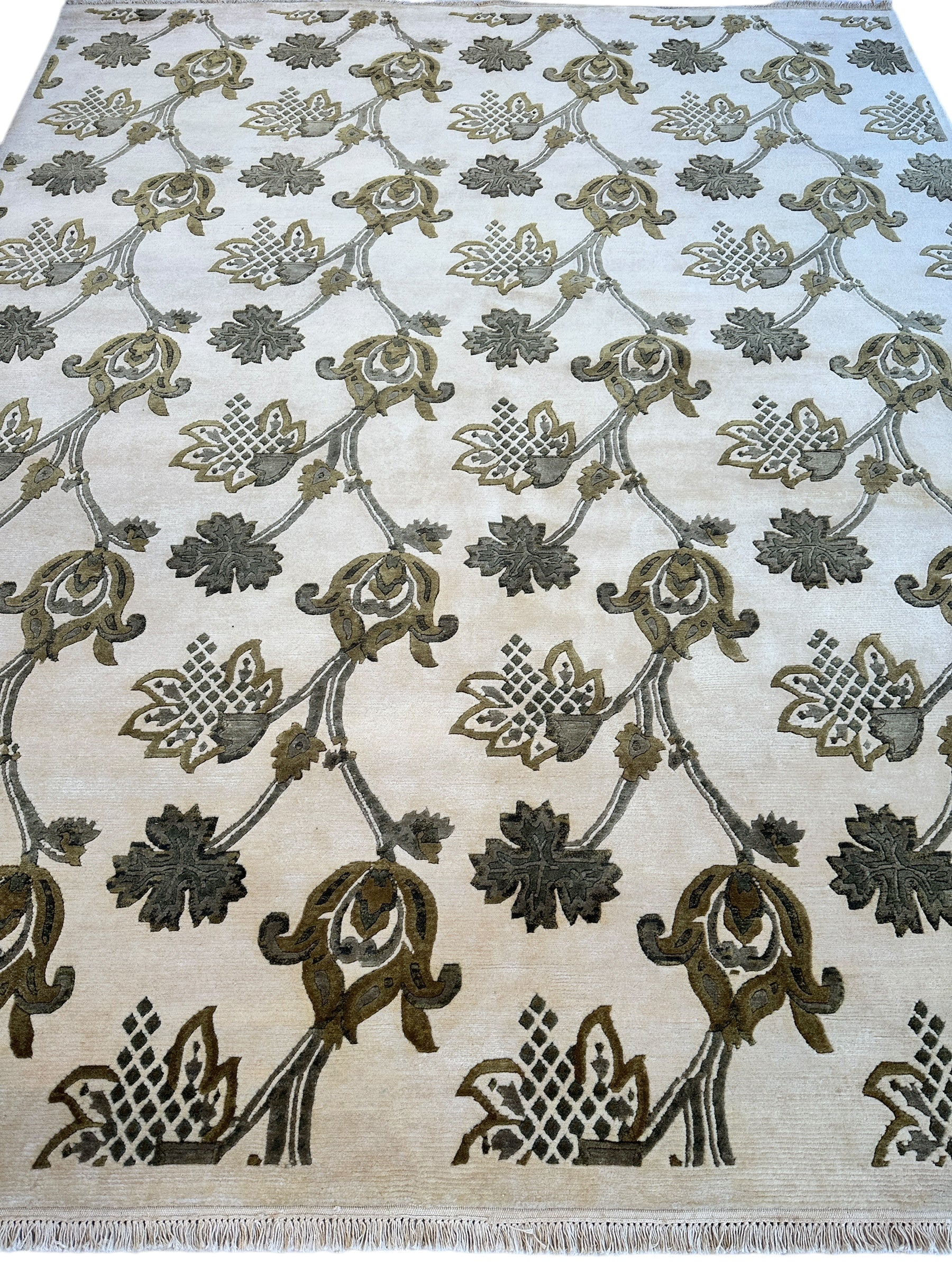 Hand-Knotted Indian Rug - 7'11" x 9'9" - Wool - Floral Pattern - Elegant Beige and Green Design