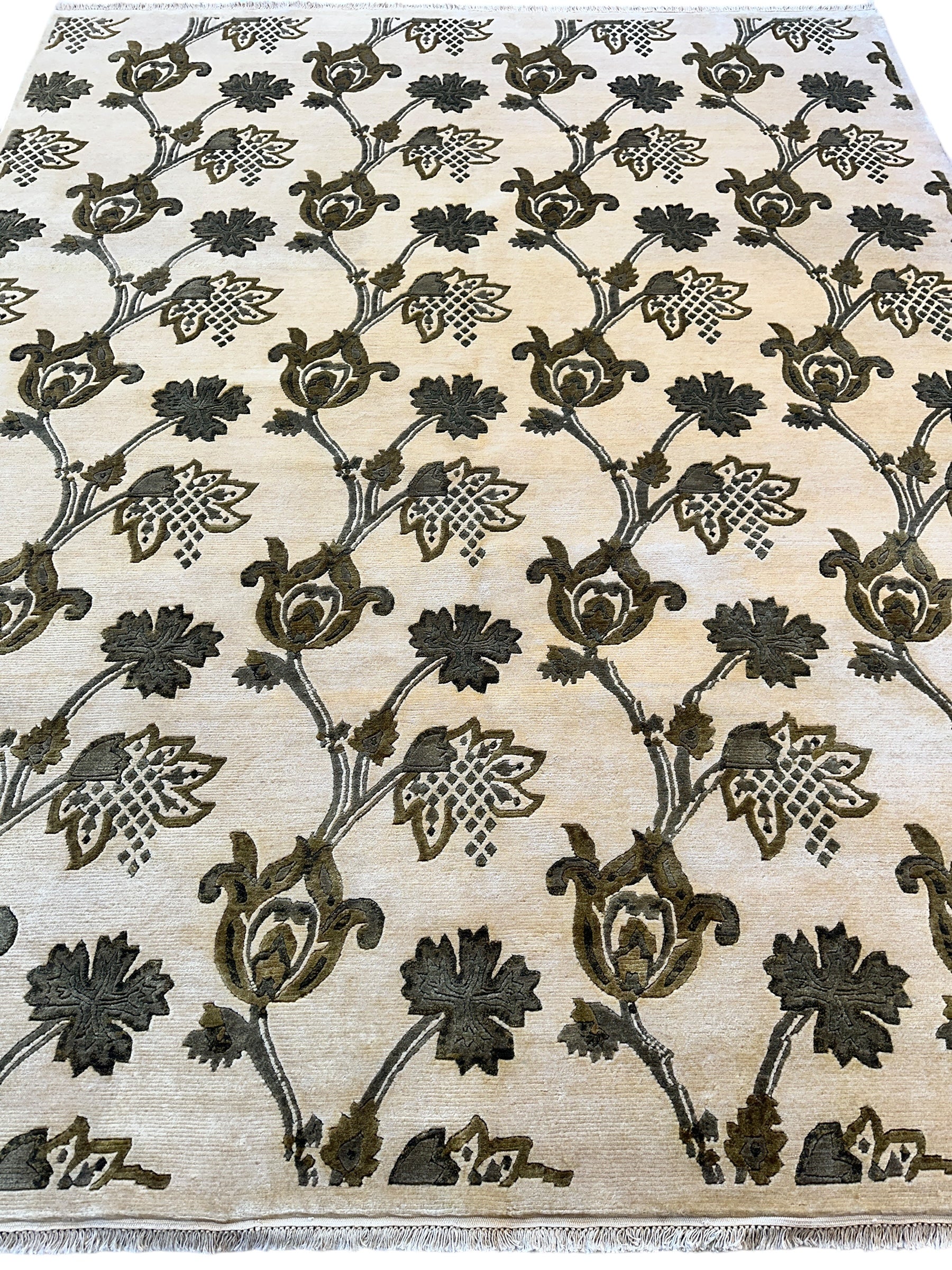 Hand-Knotted Indian Rug - 7'11" x 9'9" - Wool - Floral Pattern - Elegant Beige and Green Design