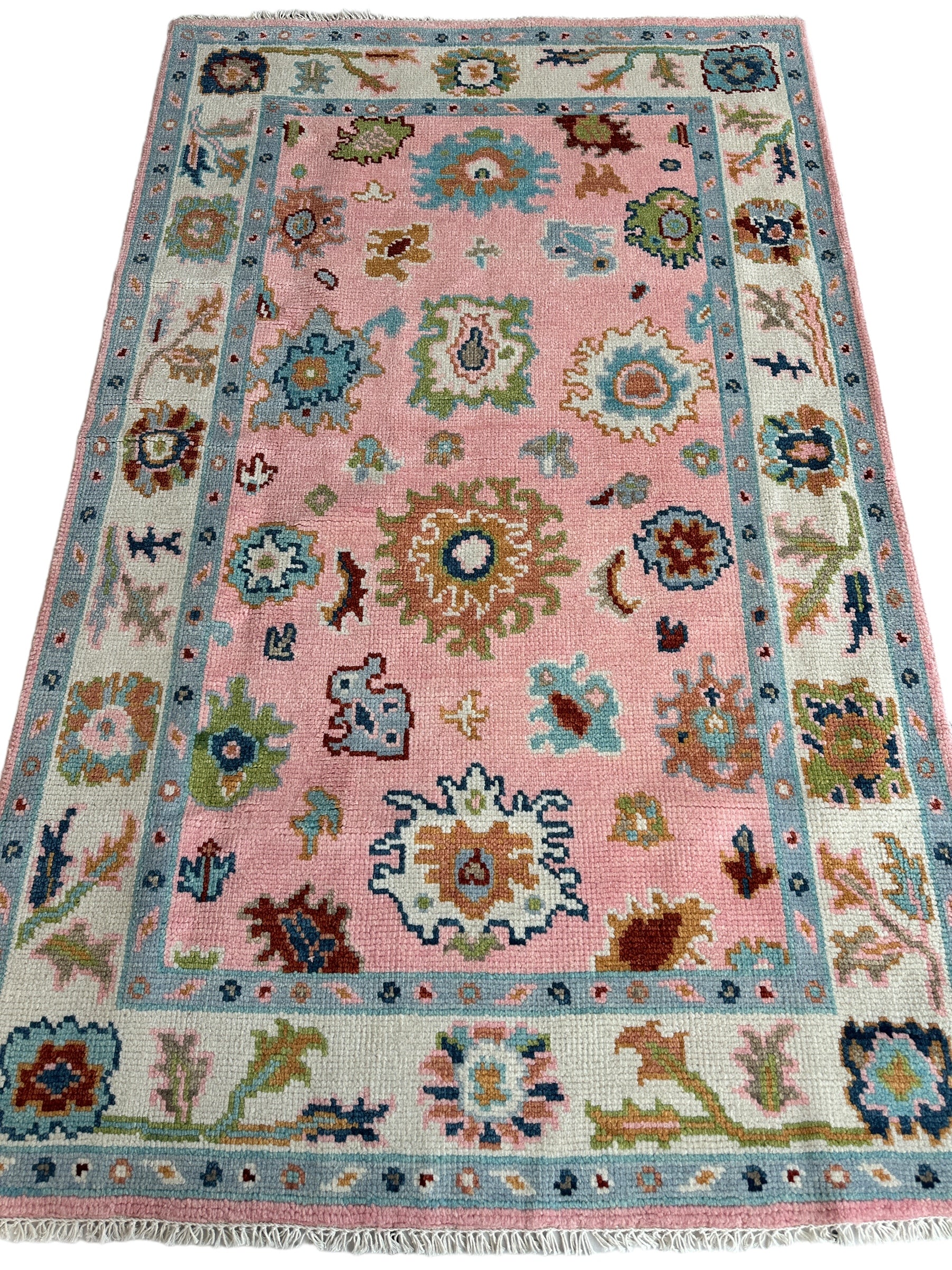 Fine Hand-knotted Indo-oushak Rug 4’ x 6’