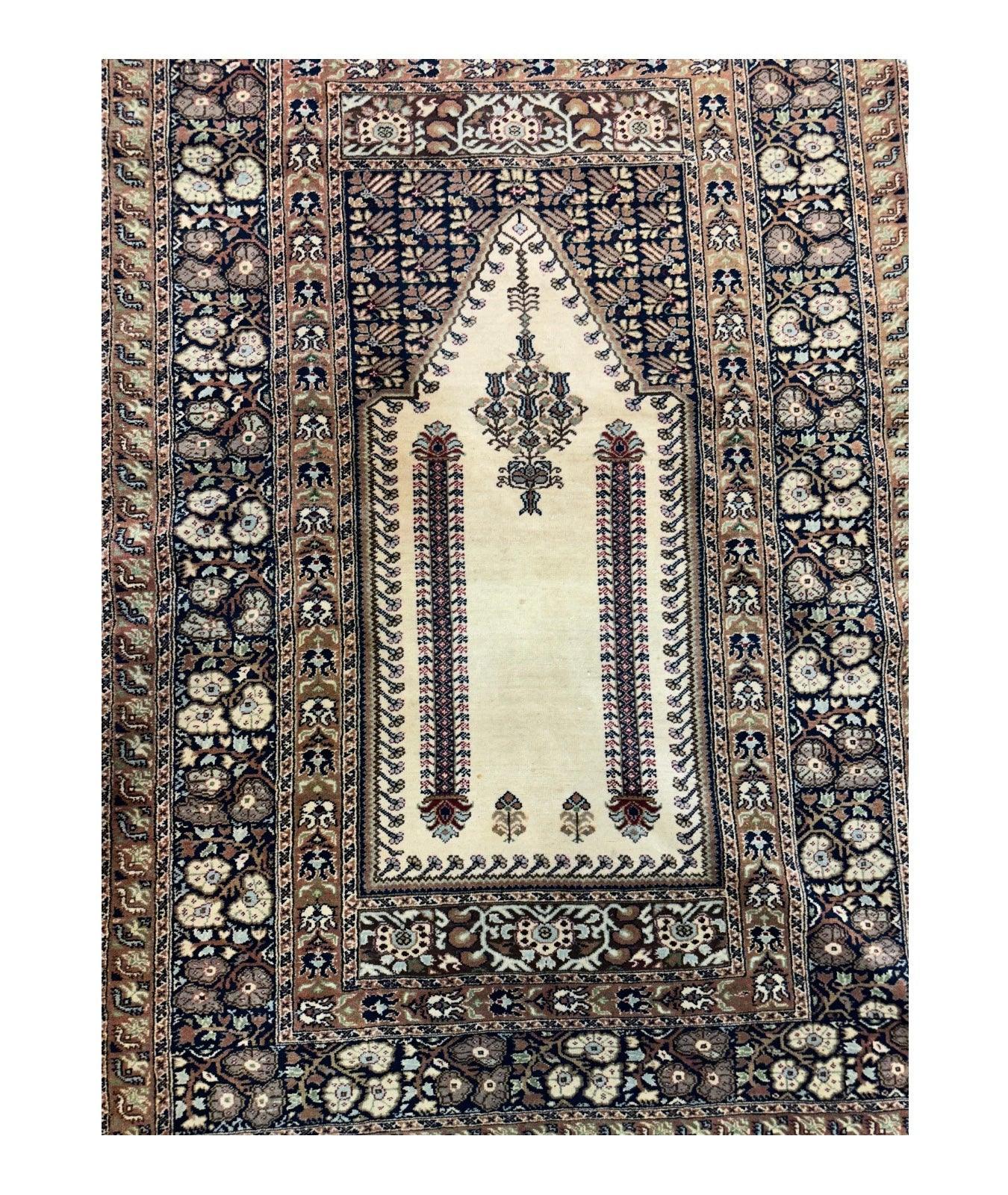 Old Panderma Rug Anatolia, Turkey, Early 20th Century, Very Good Condition 4’ x 6’