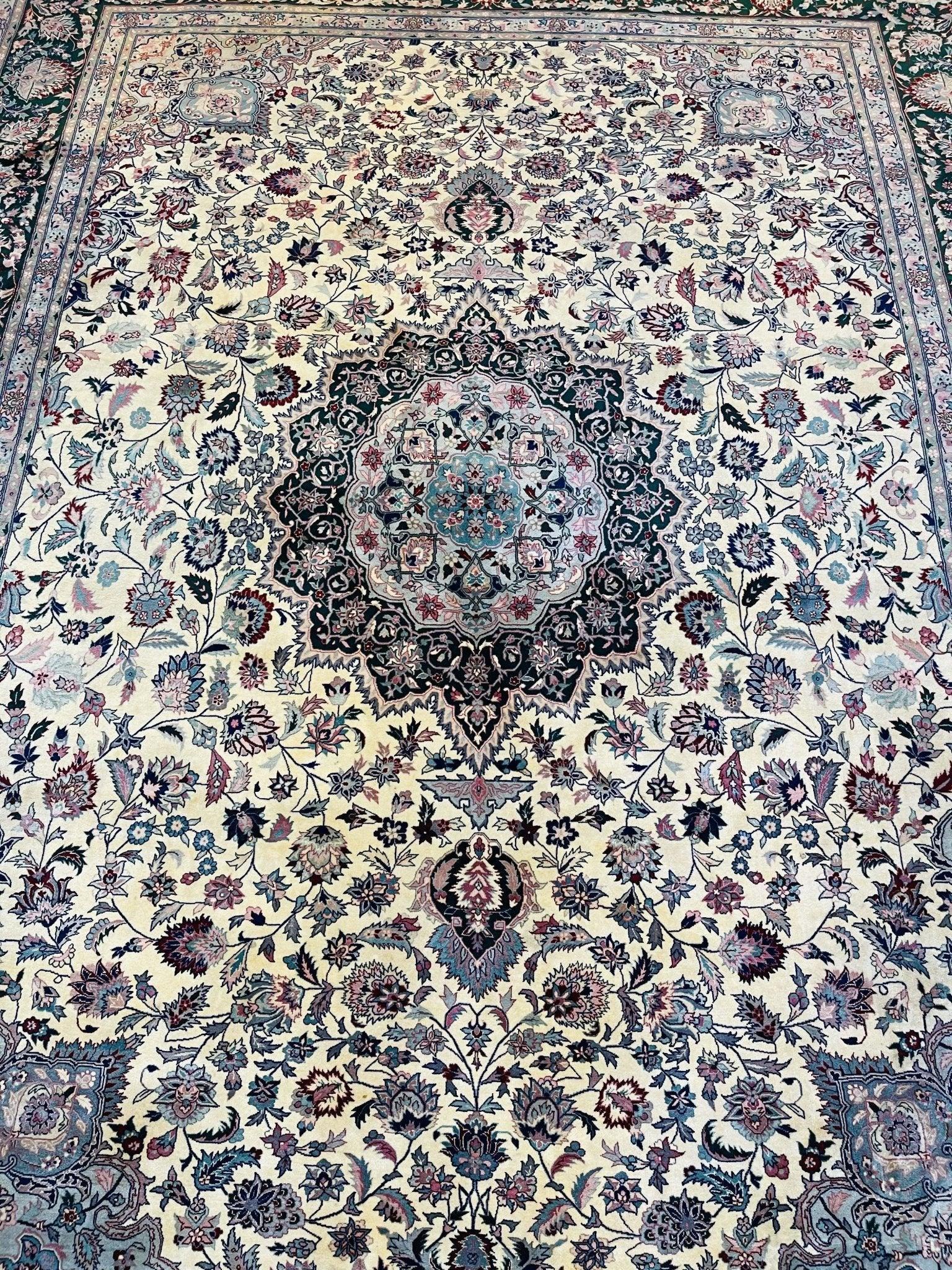 Fine Hand Knotted Tabriz Rug 9X12 ft