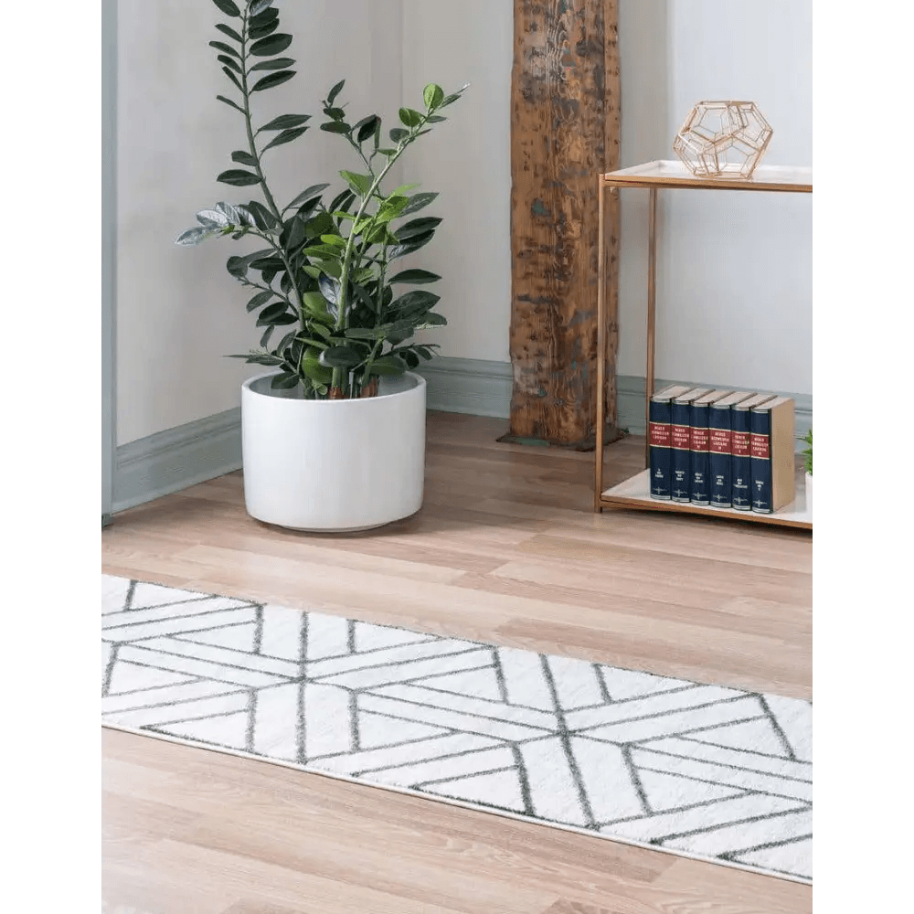 Geometric matrix trellis motif rug