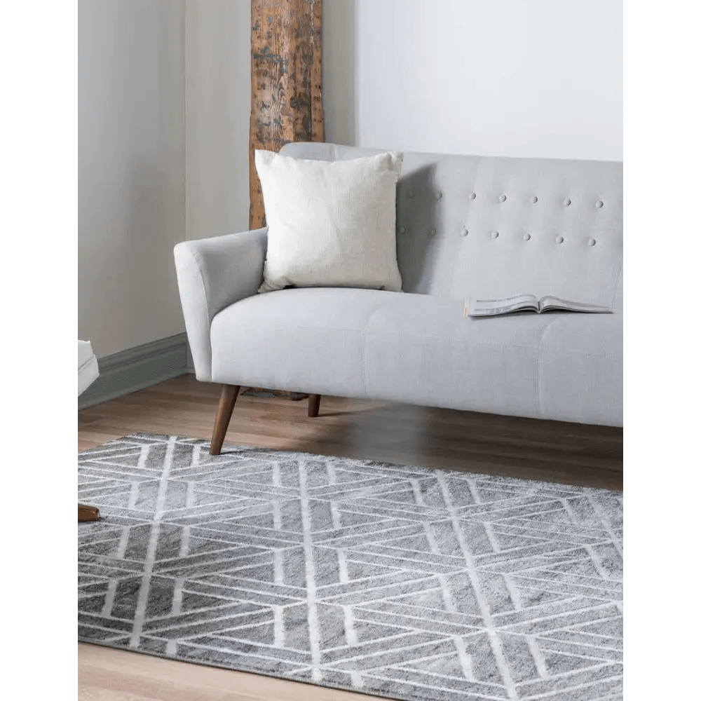 Geometric matrix trellis motif rug