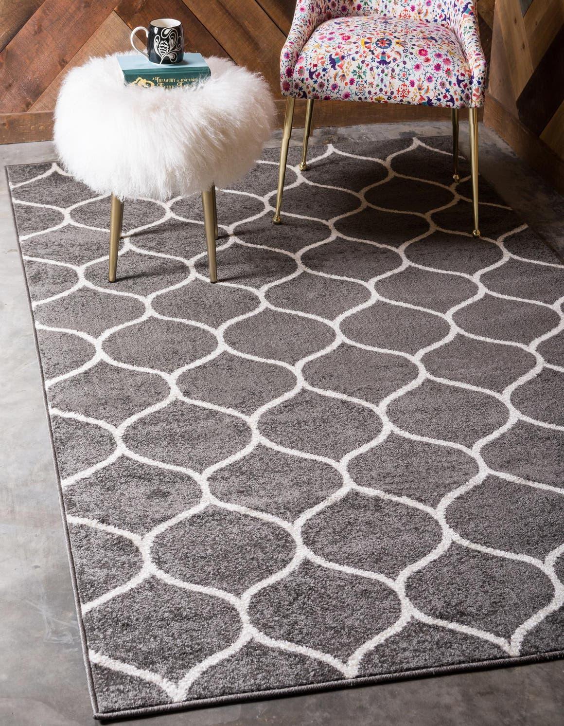 Geometric rounded trellis frieze rug (rectangular)