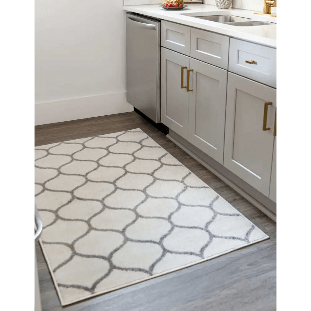 Geometric rounded trellis frieze rug (rectangular)