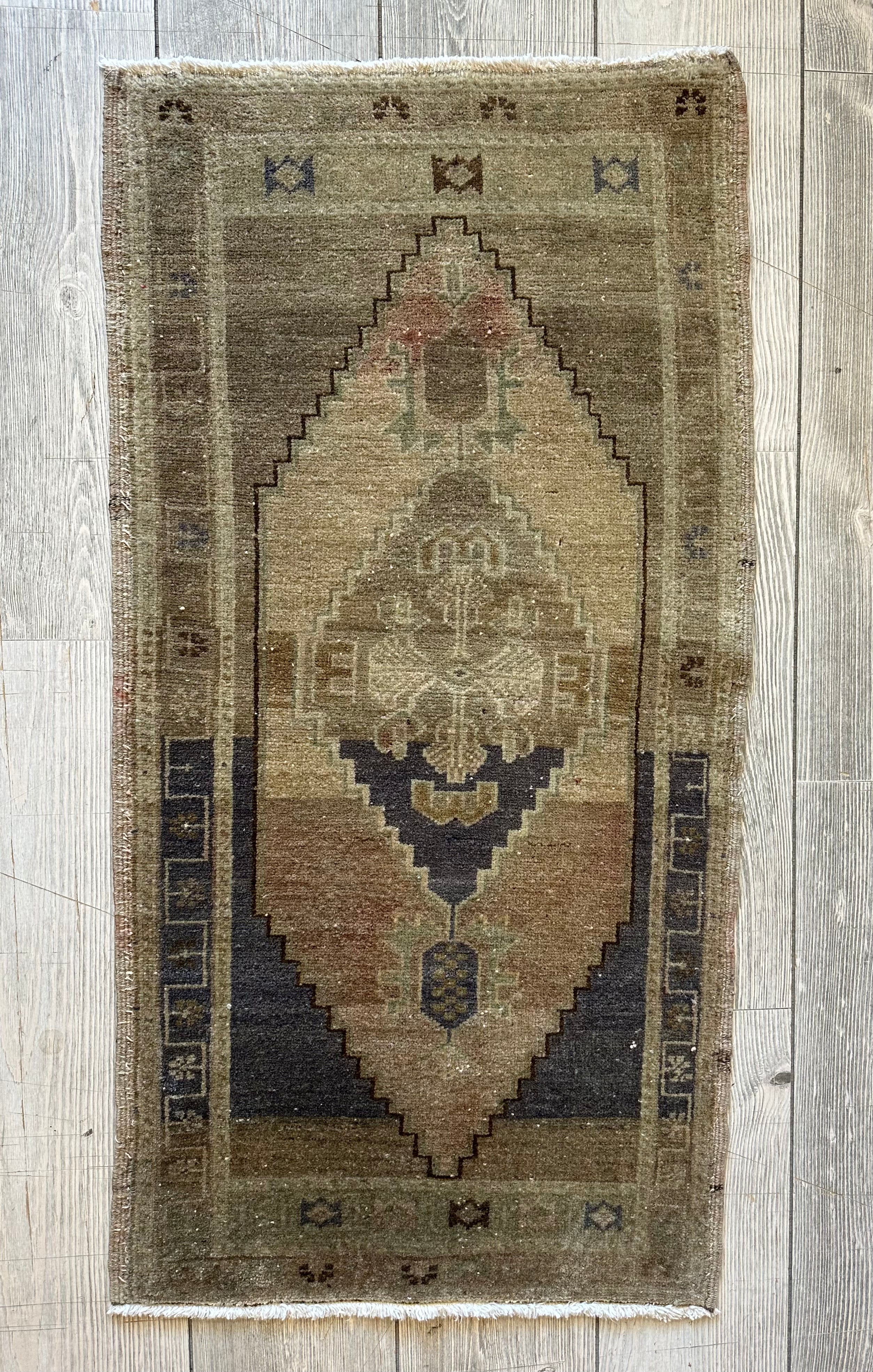 Han-knotted Turkish Oushak Mat 1’9”x3’5”