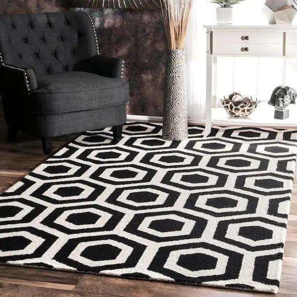 nuLOOM Hand-tufted Mayra Honeycomb Trellis Black 8 ft. x 10 ft. Area Rug