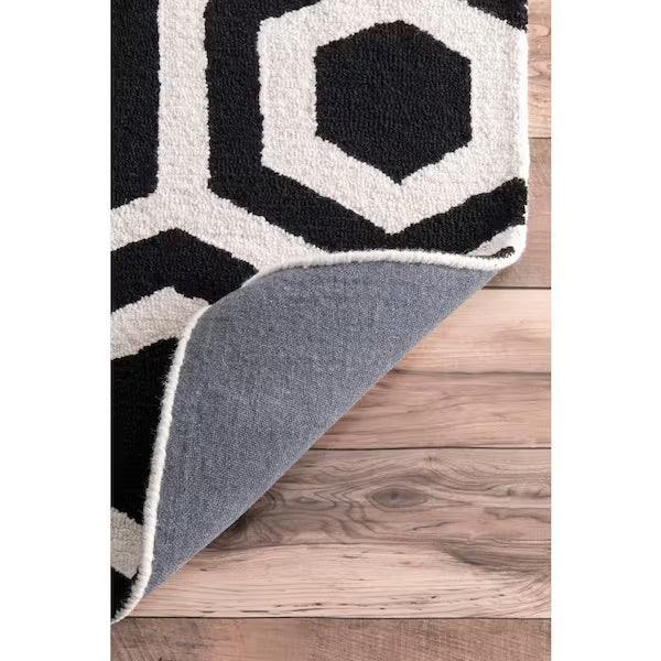 nuLOOM Hand-tufted Mayra Honeycomb Trellis Black 8 ft. x 10 ft. Area Rug