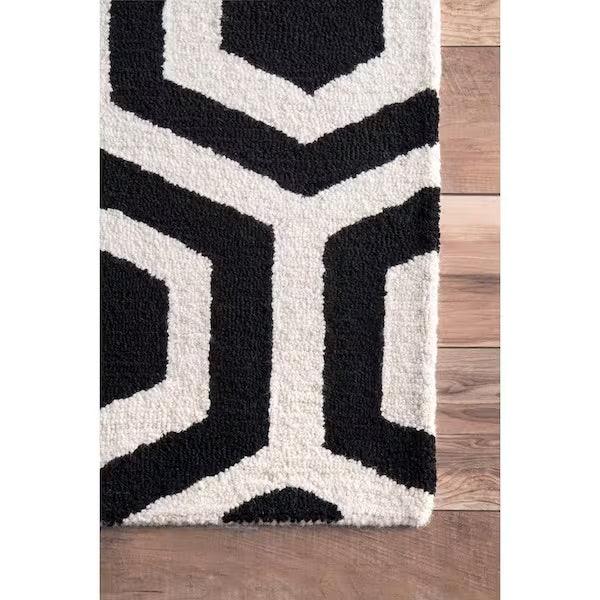 nuLOOM Hand-tufted Mayra Honeycomb Trellis Black 8 ft. x 10 ft. Area Rug